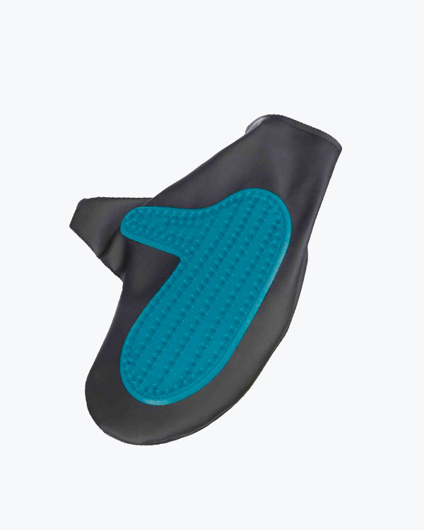 Перчатка Trixie масажна для розчісування шерсті, 14х25 см