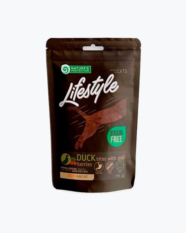Ласощі Nature's Protection Lifestyle Duck bites with Goji berries для котів, качині шматочки з ягодами годжі, 75 г