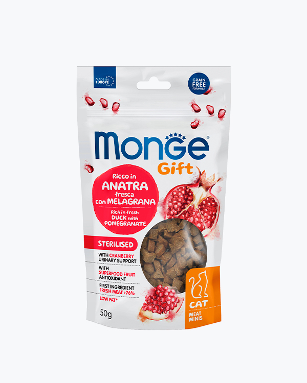 Лакомство Monge Gift Cat Sterilised для кошек, утка с гранатом, 50 г