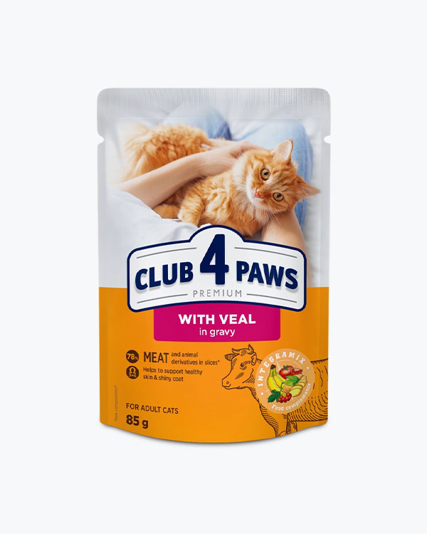 Вологий корм Club 4 Paws для дорослих котів, з телятиною в соусі, 85 г, пауч